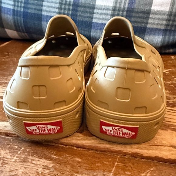 Vans - Slip on TRK in Mustard Gold M7/W8.5